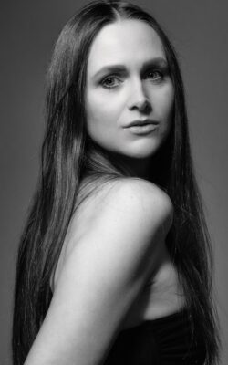 Isabella-Braun-Artist-Close-up-Kopie-1 {"origin":"gallery","uid":"20173E22-2F75-4953-800C-96A3D0069E30_1605212640386","source":"other"}